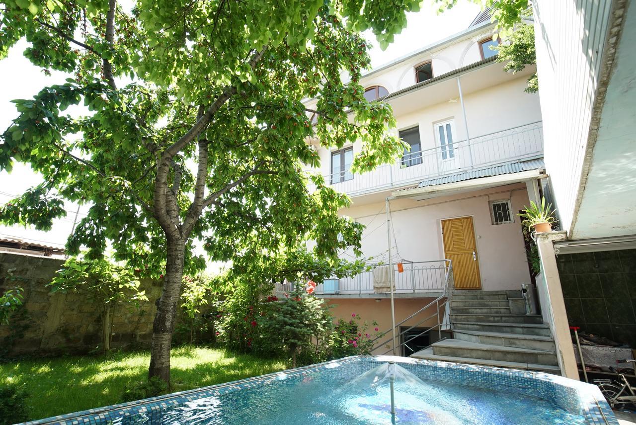 Nice House In The Heart Of The City 耶烈万 外观 照片